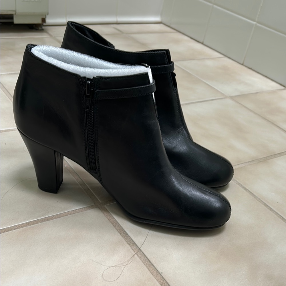 AEROSOLES Black Heeled Boots for Stylish Comfort